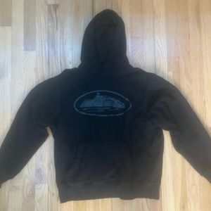 Corteiz Alcatraz Island Black Hoodie logo